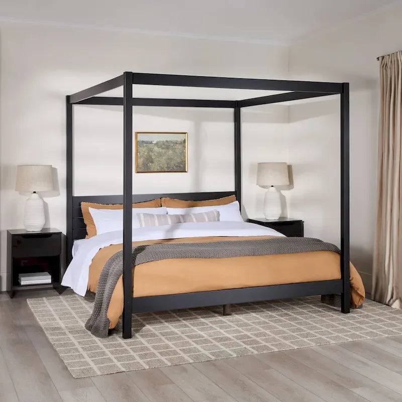 Minimalistisches Kingsize-Himmelbettgestell