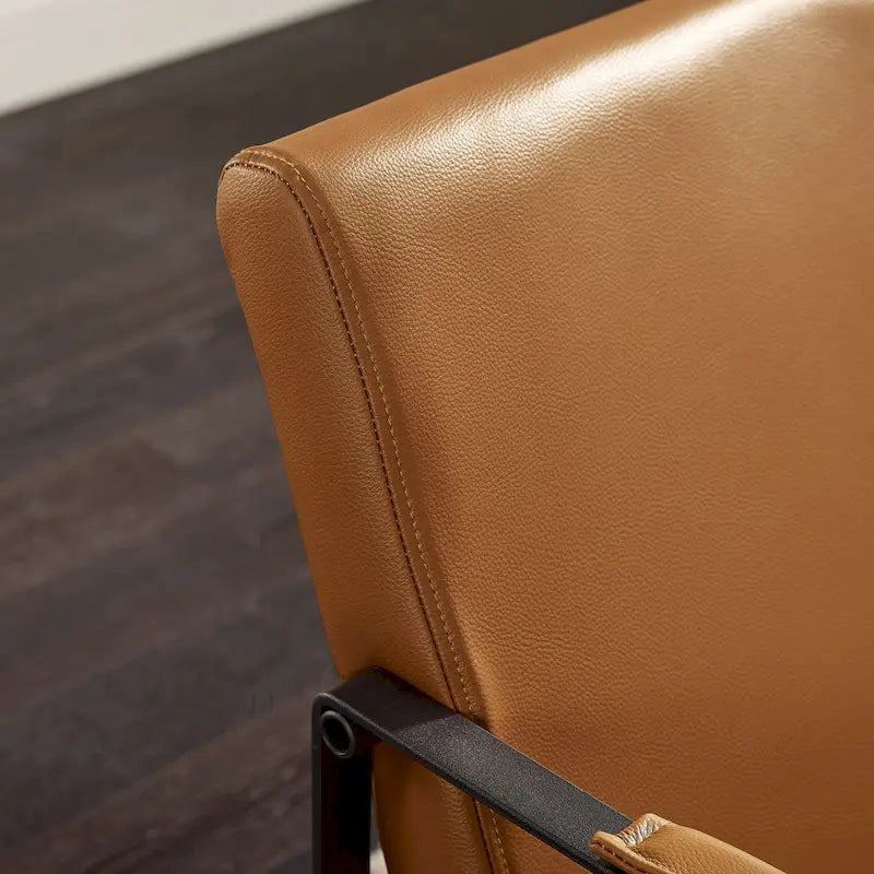 Moderne fauteuil in imitatieleer uit het midden van de vorige eeuw met stalen frame