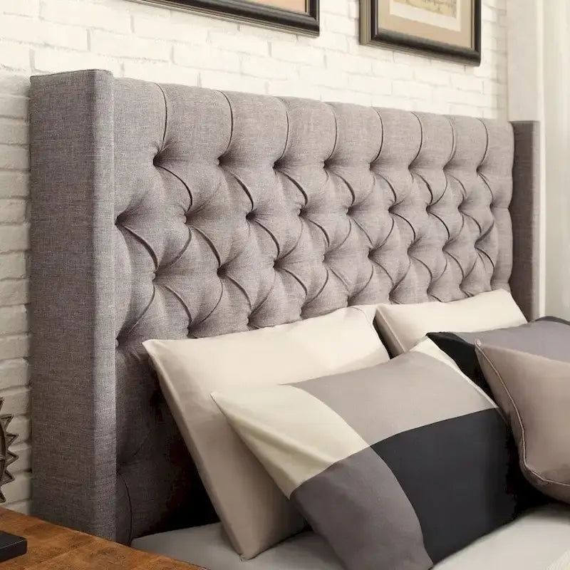 Gepolstertes Wingback-Kopfteil in Full-Größe mit Knopfsteppung