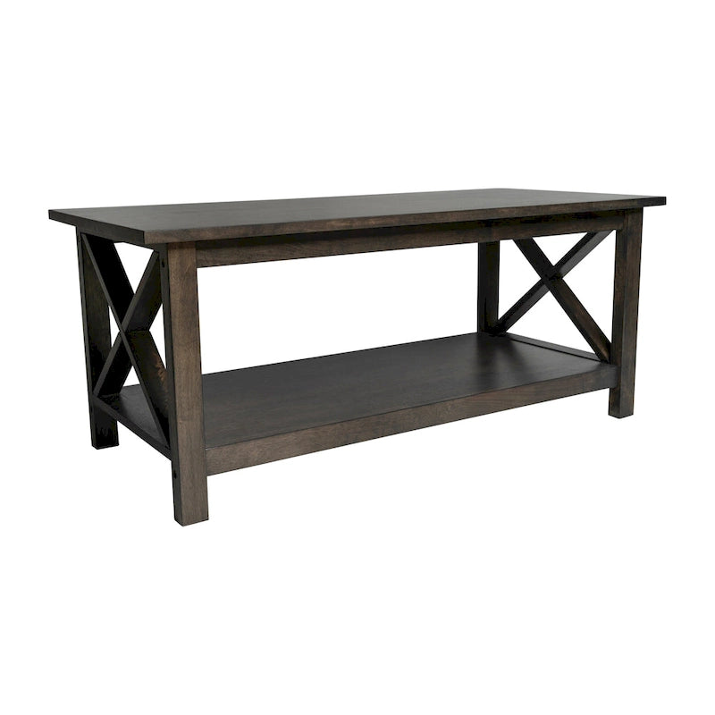 Klassischer Couchtisch aus Massivholz im Landhausstil