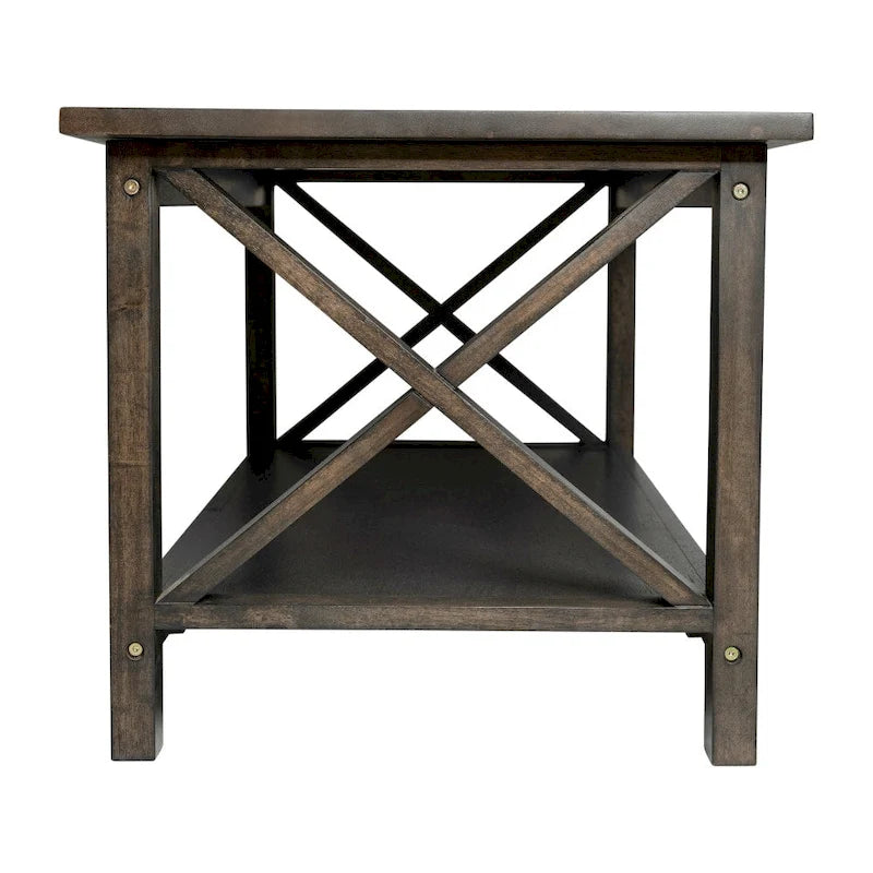 Klassischer Couchtisch aus Massivholz im Landhausstil
