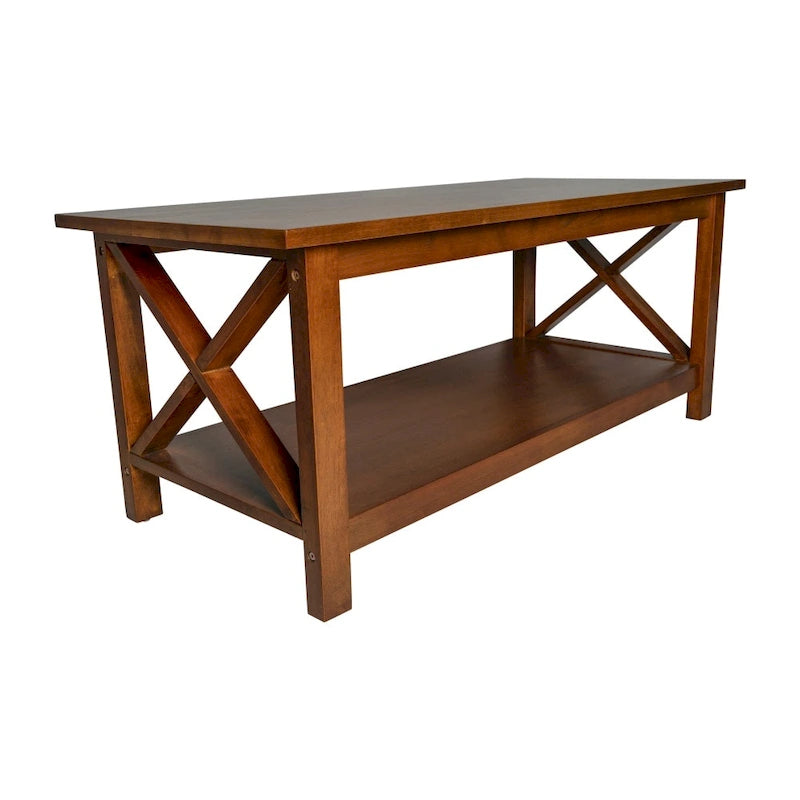 Klassischer Couchtisch aus Massivholz im Landhausstil