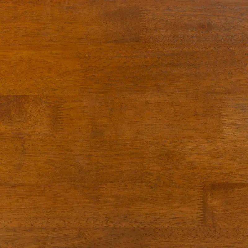 Klassischer Couchtisch aus Massivholz im Landhausstil