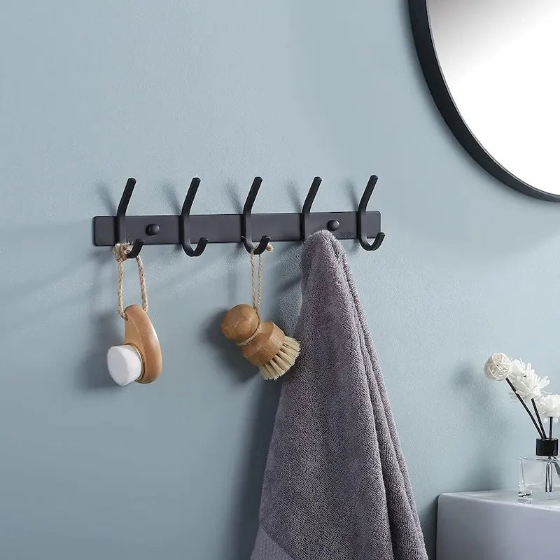 Hakenleiste für Bademäntel und Handtücher mit 5 Haken fürs Badezimmer