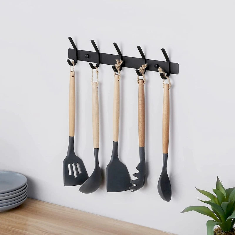 Hakenleiste für Bademäntel und Handtücher mit 5 Haken fürs Badezimmer