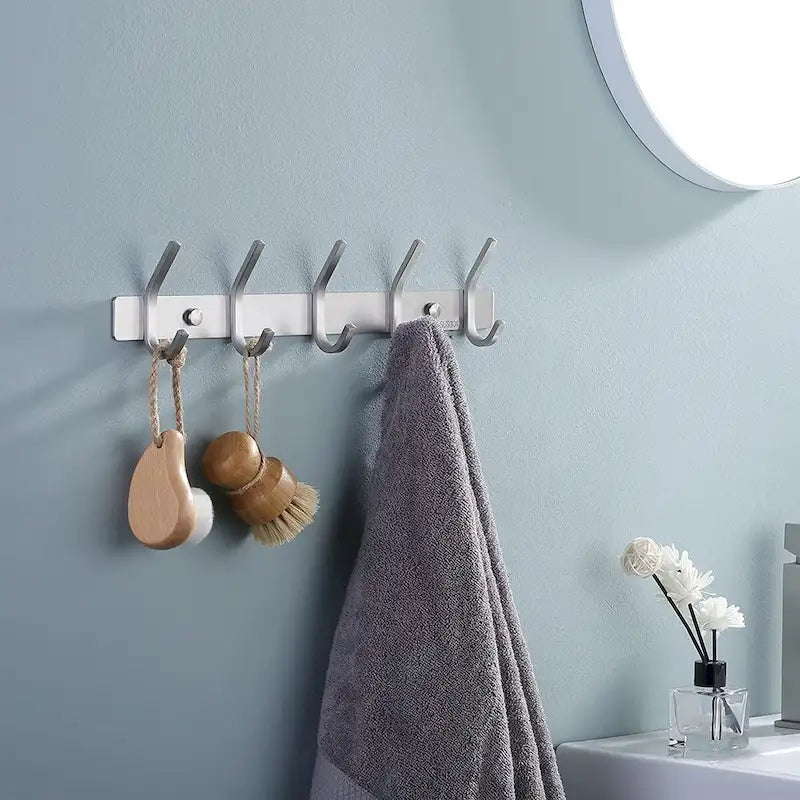 Hakenleiste für Bademäntel und Handtücher mit 5 Haken fürs Badezimmer